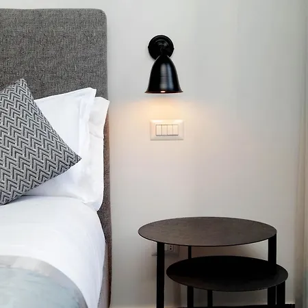 Della Croce Luxury 2* Rome