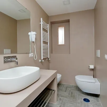 Della Croce Luxury 2* Roma