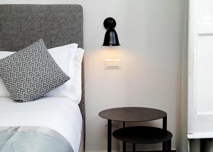 Della Croce Luxury 2* Rome