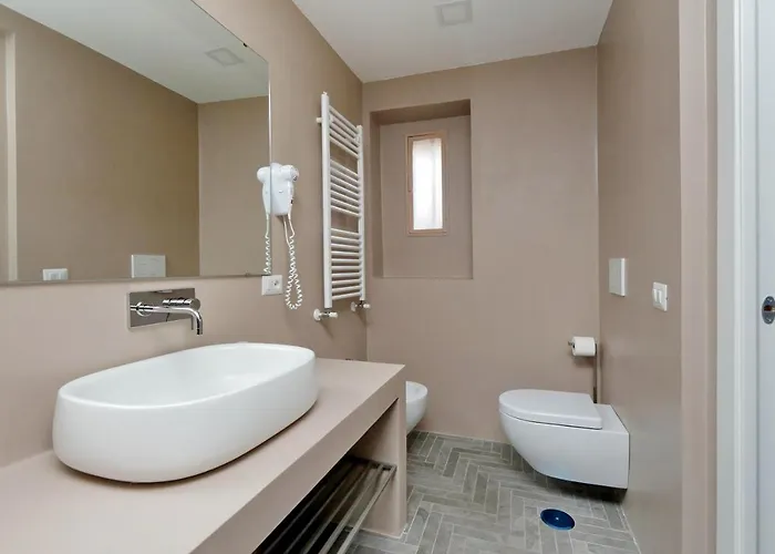 Della Croce Luxury 2* Rome