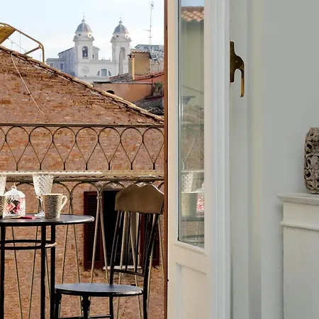 Konukevi Della Croce Luxury Roma